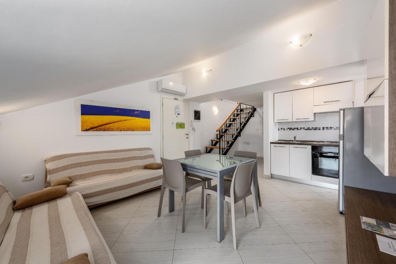 Apartments Dante Умаг Экстерьер фото